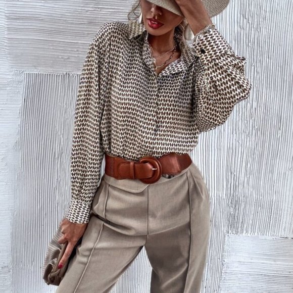 Classy Allover Print Blouse - Picture 4 of 7